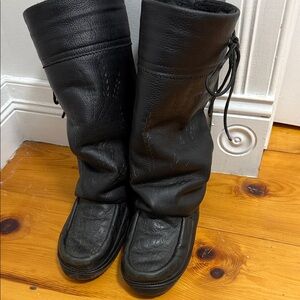 Stylish Black Leather Boots with Icon